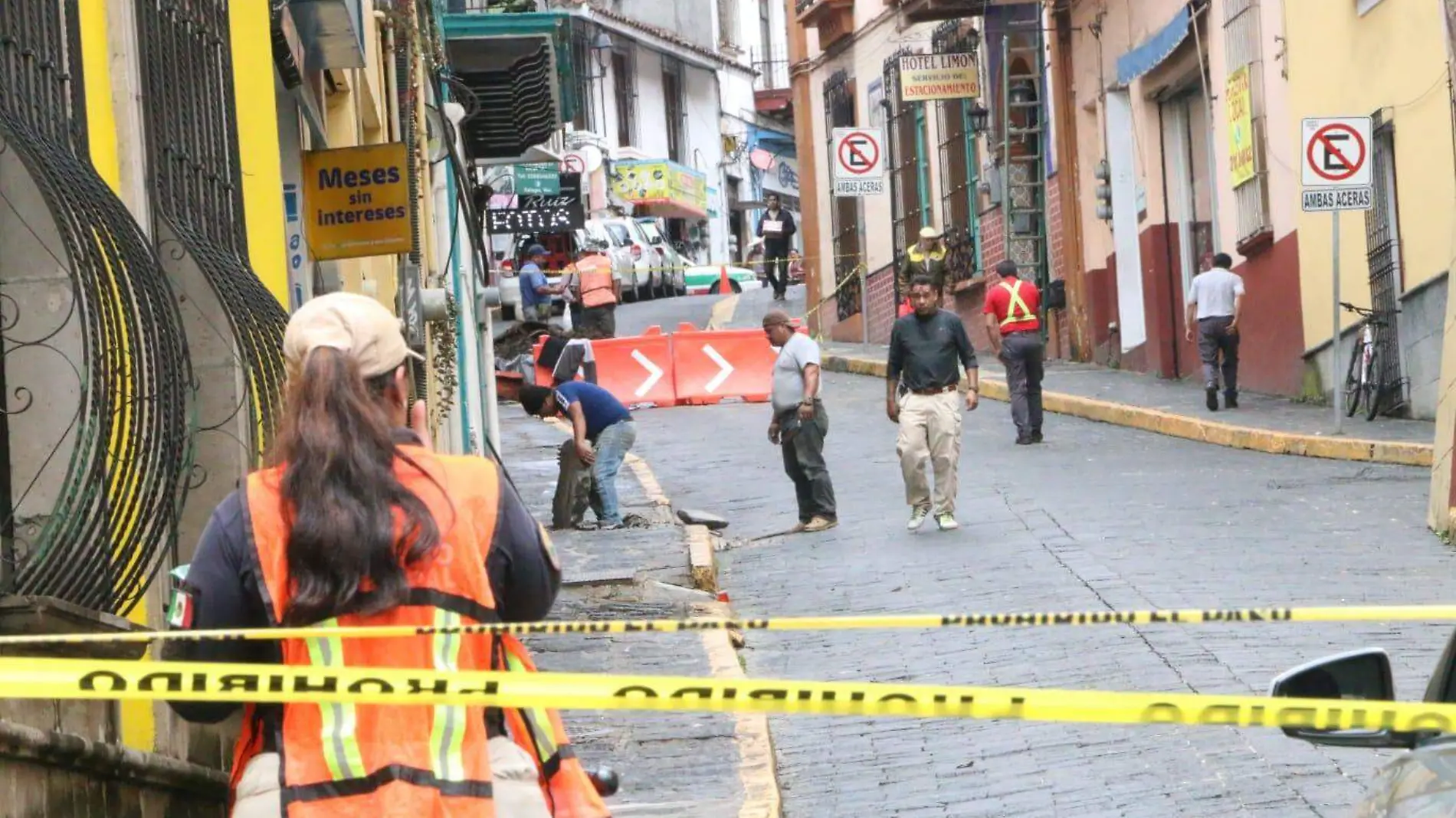 Descubren canal de aguas pluviales de más de 200 años en calle Revolución de Xalapa